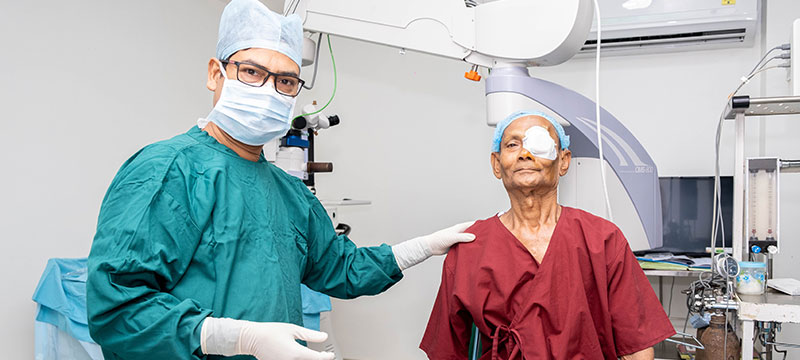 best cataract surgeon near me